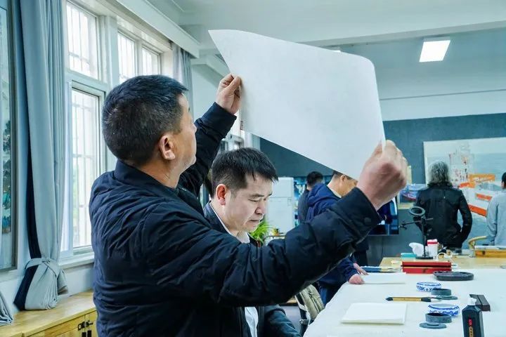 新型書(shū)畫(huà)材料亮相，受專(zhuān)家好評(píng)！